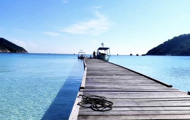redang island taaras resort boarding jetty with wooden bridge above seawater