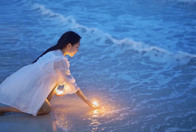 woman redang beach candle tiwlight