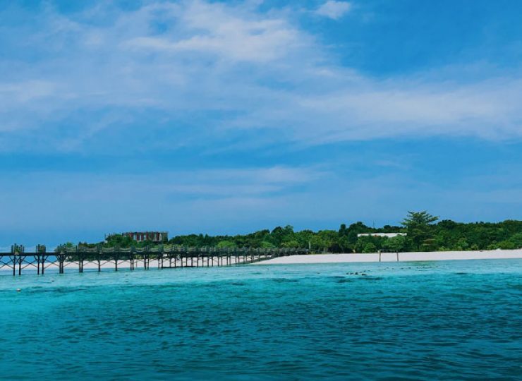 tenggol island blue sea water beach
