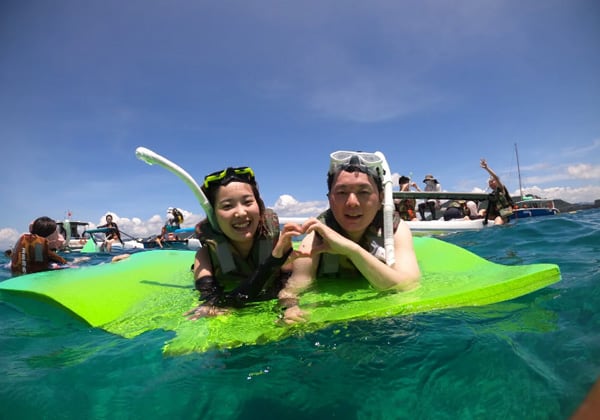 couple having fun snorkeling at tinggi island