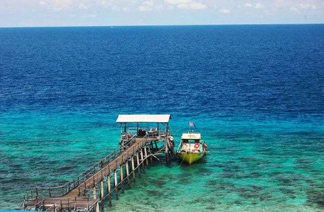 boarding jetty in Lanting Beach Resort Pemanggil Island