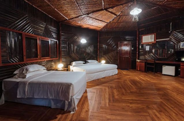 dragon inn floating resort semporna vip room interior