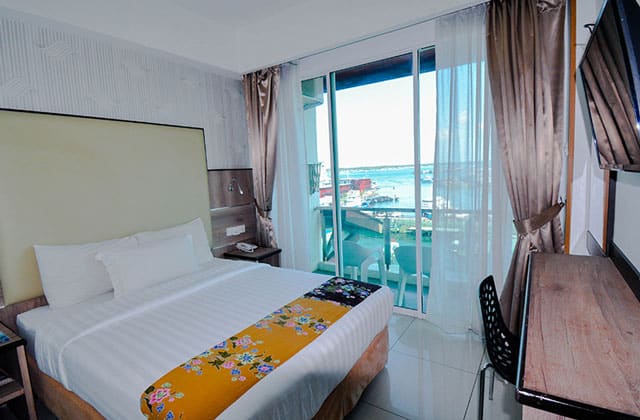 sipadan inn 3 semporna town seaview triple room