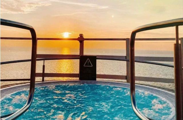 genting dream cruise outdoor jacuzzi