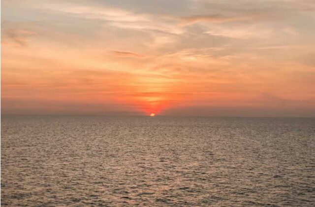 sunset on sea genting dream cruise